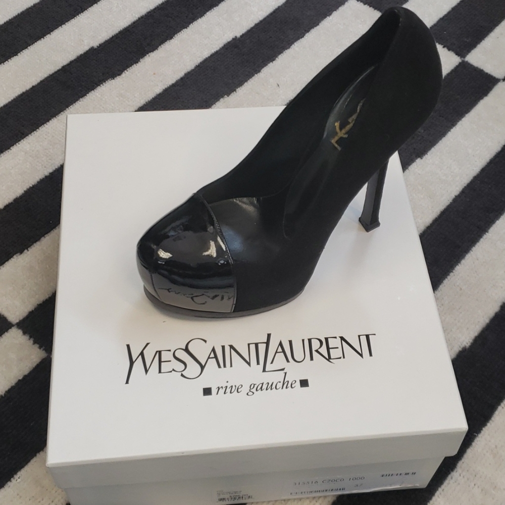 Yves Saint Laurent Pumps